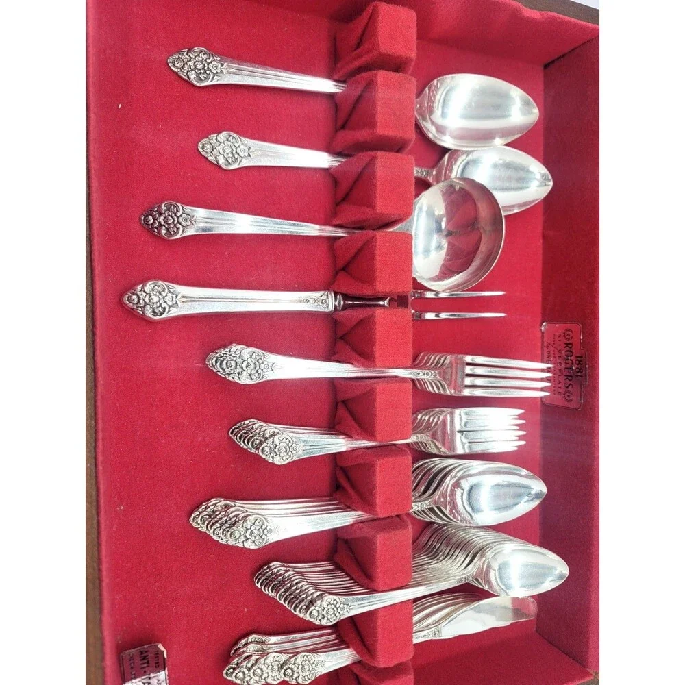 Vintage 1881 Rogers 40s Oneida Plantation Silverware Set of 62 Pieces